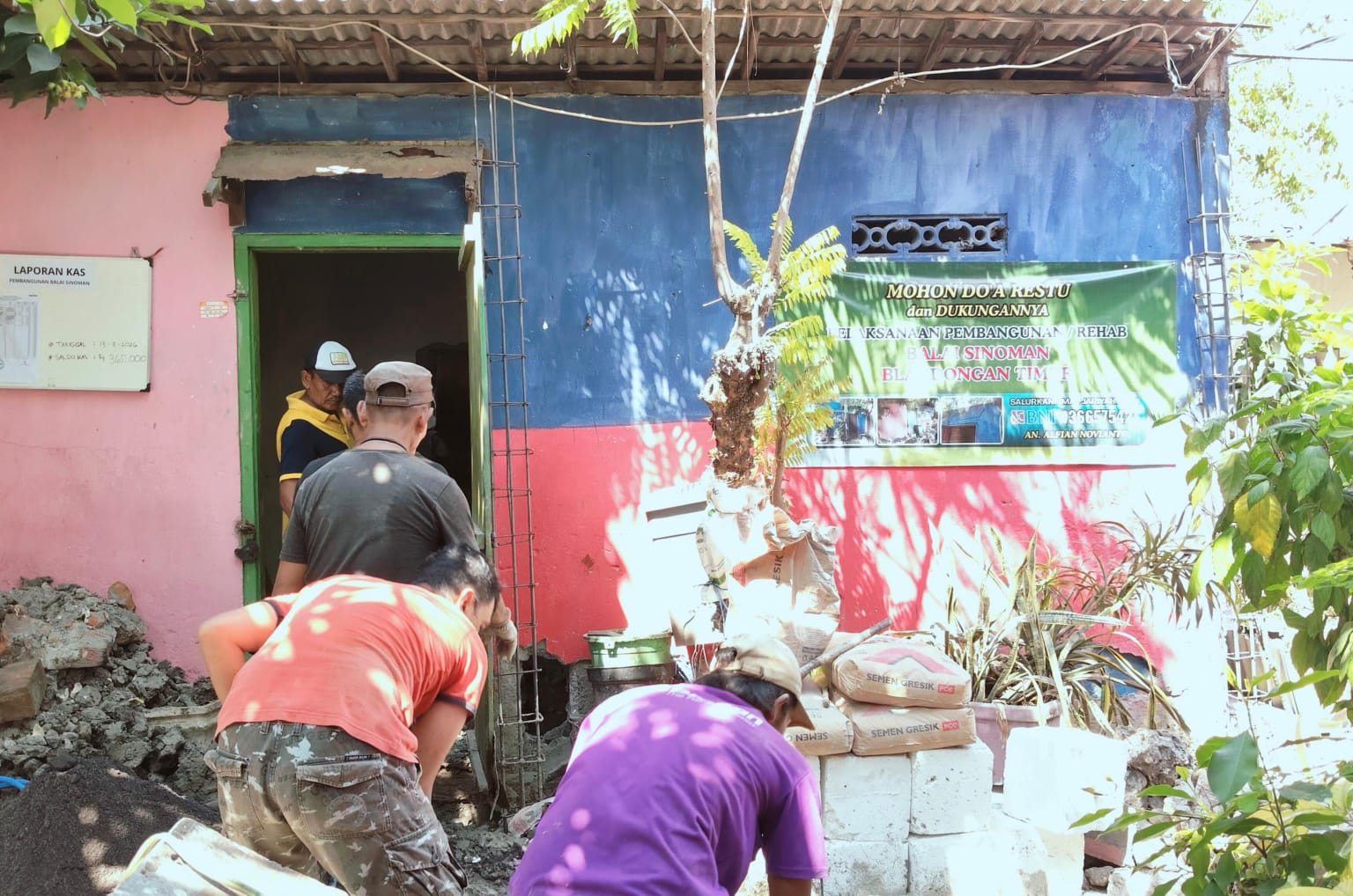 Semangat Gotong Royong, Warga RT 003 Blandongan Pekalongan Rekonstruksi Balai Sinoman
