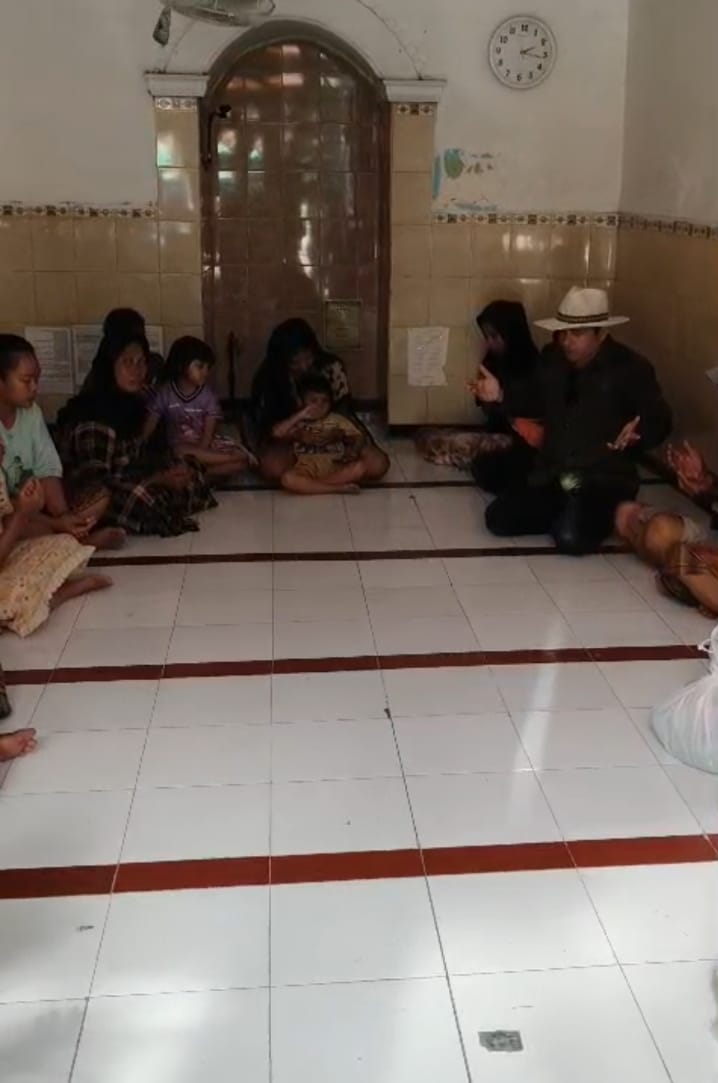 Ormas Garuda Gelar Jumat Berkah, Bagikan Paket Sembako kepada Warga Dupak Timur Surabaya